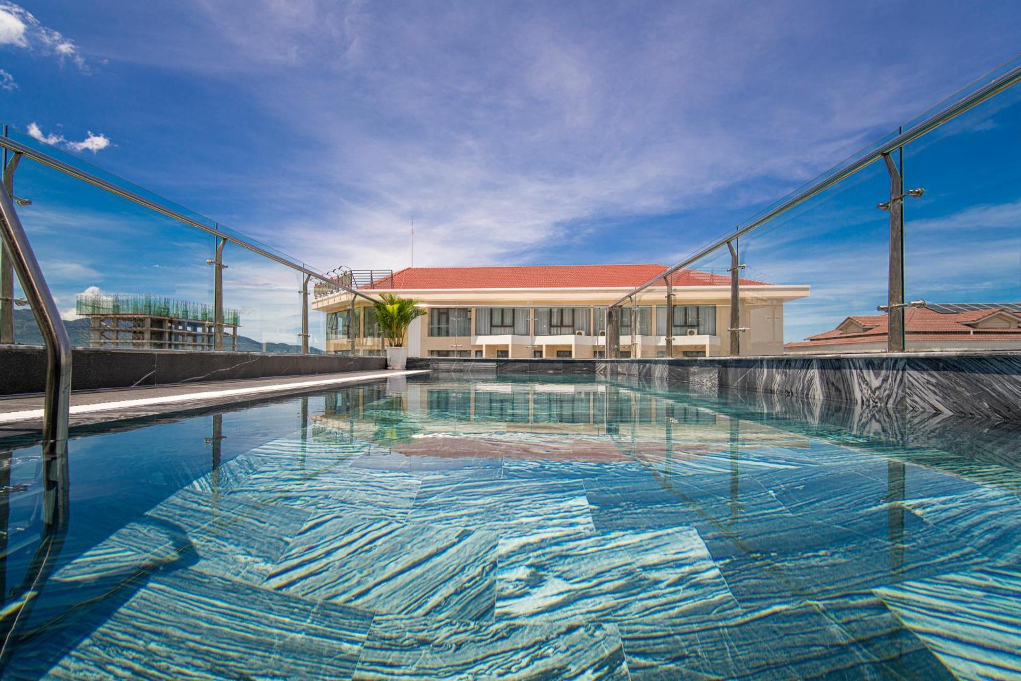 Sea Wind Hotel By Thg Da Nang Buitenkant foto